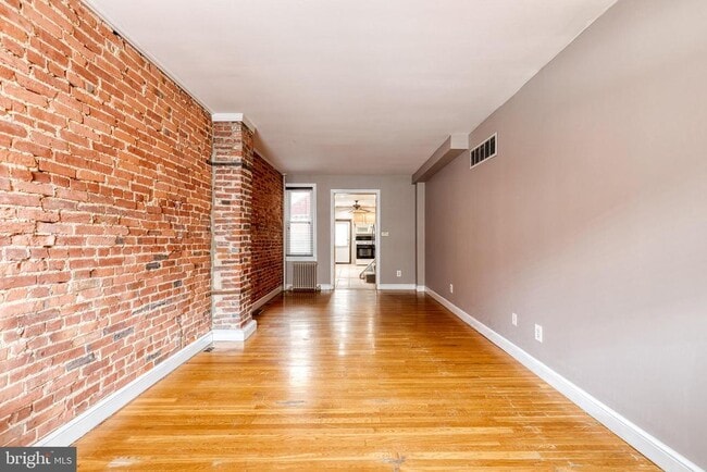 Building Photo - 809 S Glover St