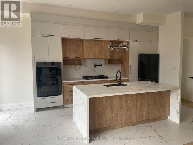 Photo - 790B Midland Ave