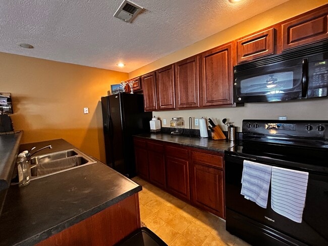 Photo - 25575 17-770E