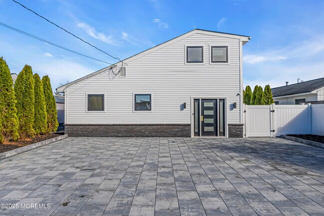 Photo - 320 Silver Lagoon Dr