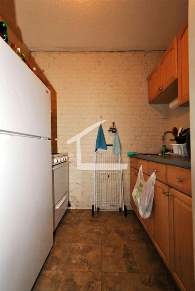Photo - 2Br/1Bth, Great Locaton! Laundry in building