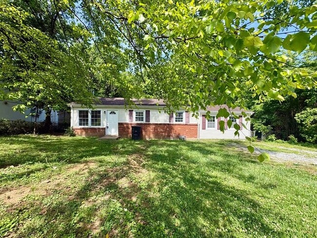 Photo - 3 Bed /2.5 Bath East Nash!