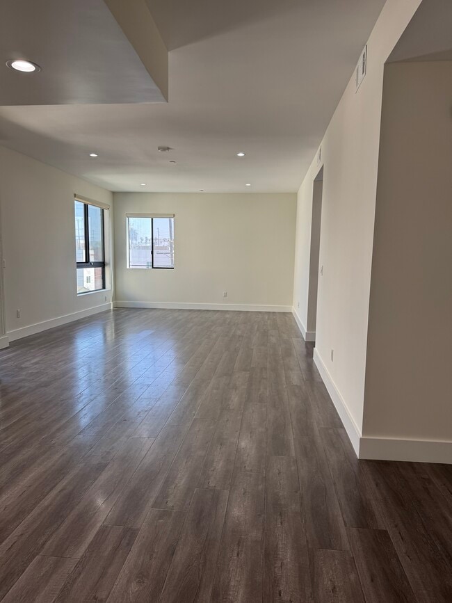 Photo - 1046 S Serrano Ave Unidad on 4th Fl.