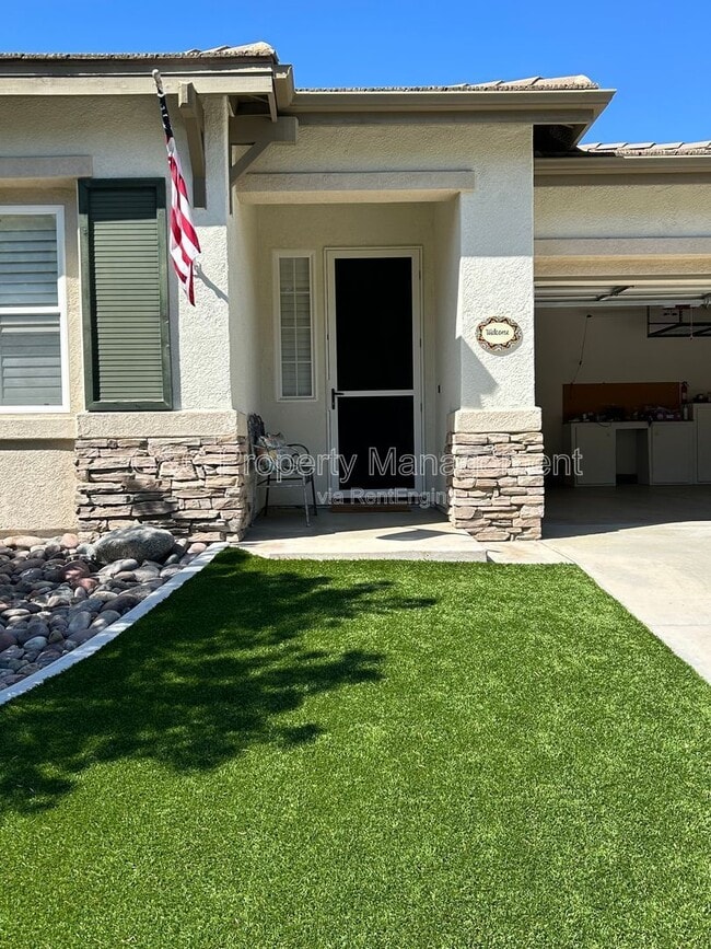 Photo - 30934 Crystalaire Dr