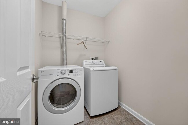 Photo - 2293 Merseyside Dr