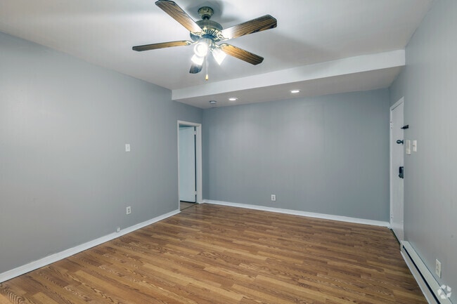 1BR, 1BA - 720SF - Dining Room