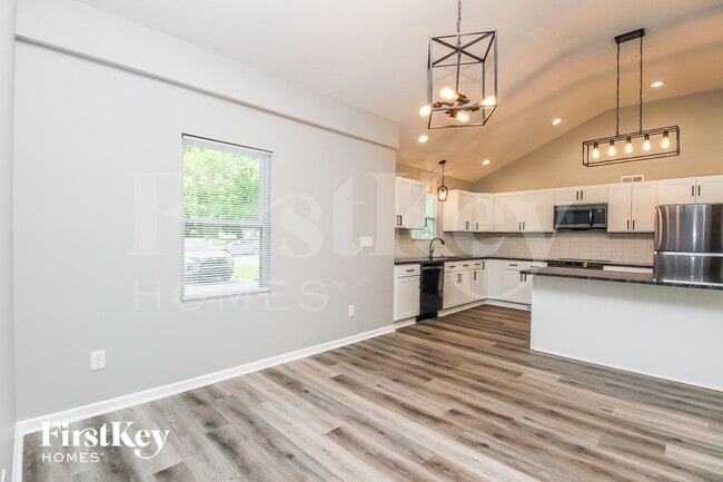 Photo - 429 Wilshire Blvd