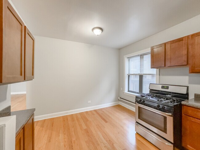 Photo - 3739 N Pine Grove Ave Unit J09P