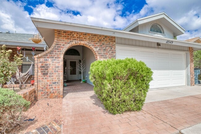 Photo - Beautiful Brick House