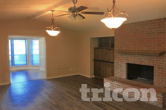 Photo - 1301 Willow Way