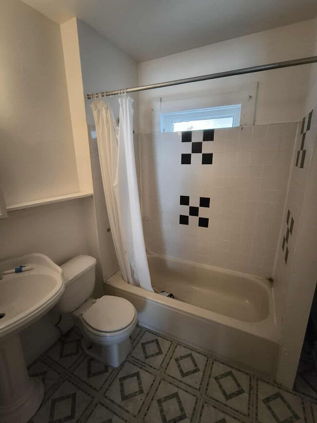 Photo - 820 Butler St Unidad Upper