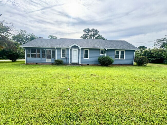 Photo - 704 Agawam St House