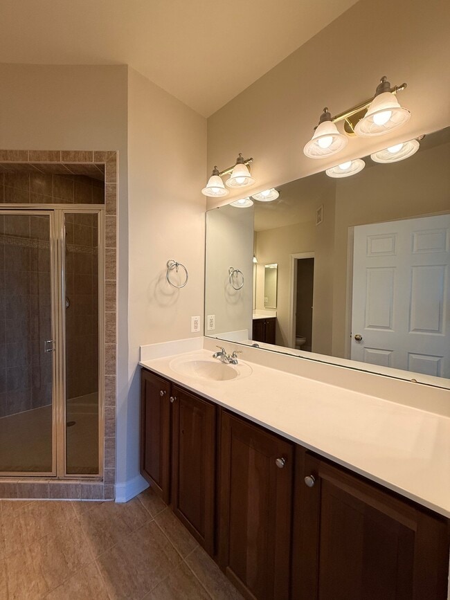 Photo - 605 Whetstone Glen St