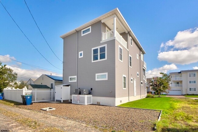 Photo - 352 31st St S