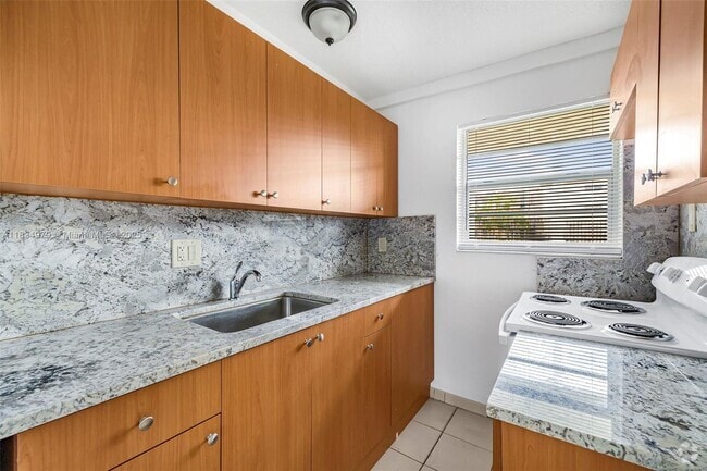 Building Photo - 6270 W Flagler St Unit A9 Rental