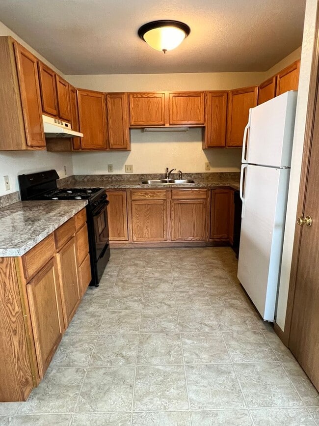 Photo - Three Bedroom One Bath Townhouse Near BGSU