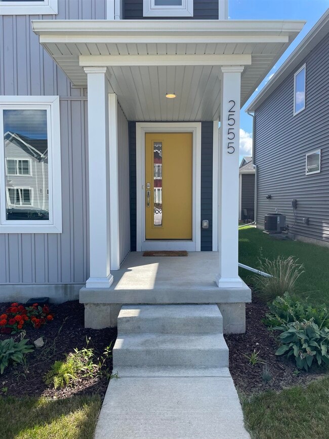 Building Photo - 2555 Spark St Rental