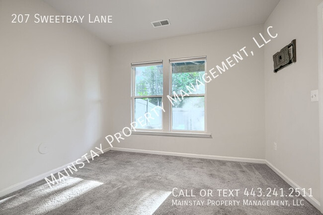 Photo - 207 Sweetbay Ln