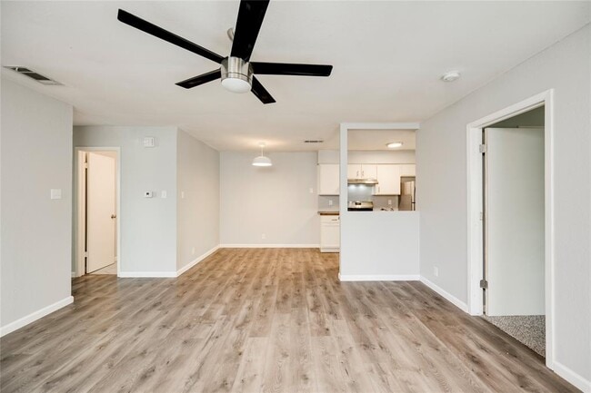 Photo - 915 Chisholm Cove