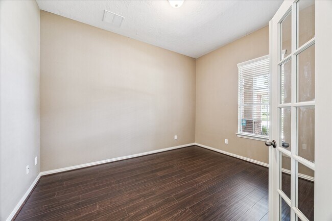Photo - 2821 Chinaberry Park Ln