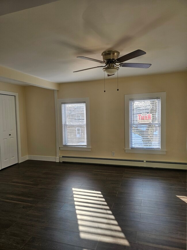 Building Photo - 187 Ferry St Unit 2