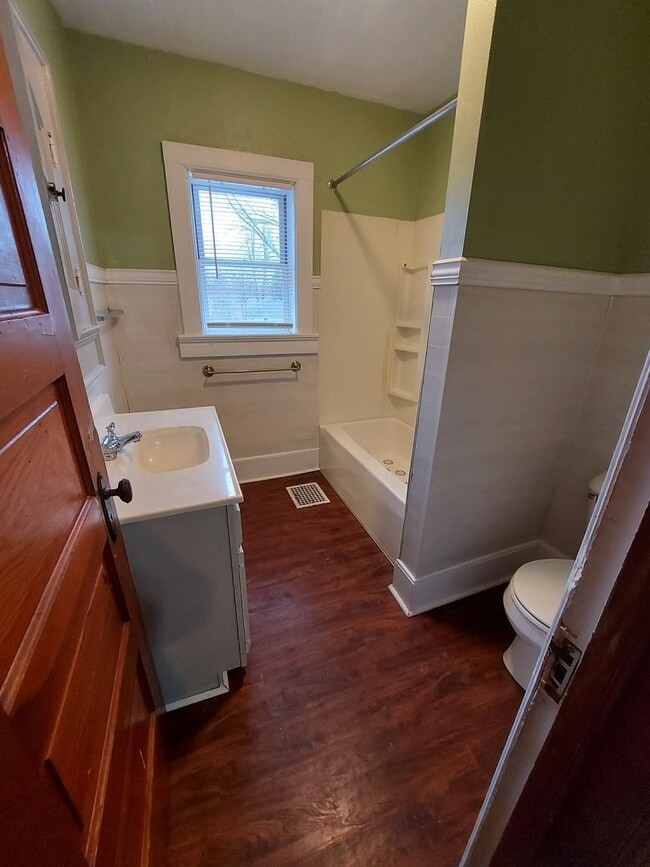 Photo - 920 Dousman St Unidad Upper B