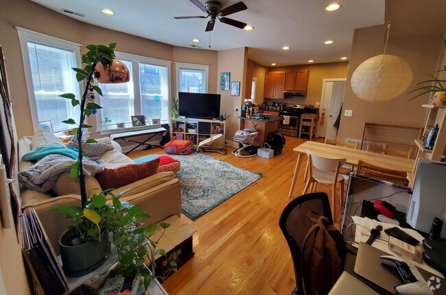 Building Photo - East Albany Park – Updated 1-Bedroom Apt –... Unit 2S