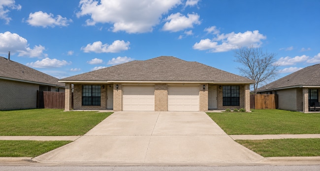 Building Photo - 1113 Nicholas Cir