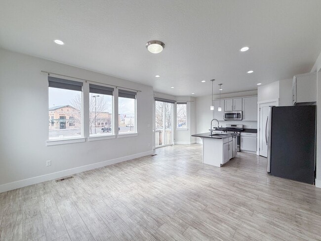 Photo - 3 Bed 3 Bath - Townhouse