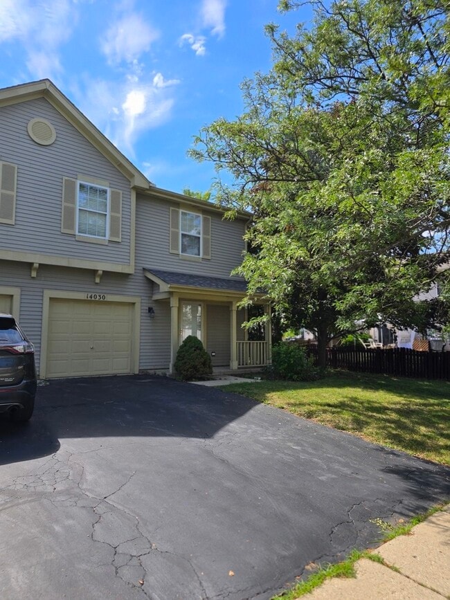 Building Photo - 14030 Danbury Dr Unit 14030 Rental