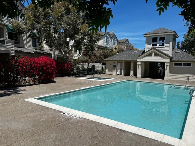 Building Photo - Spacious 2BR/2BA Redwood Shores Condo with Balcony, Natural Light & Garage Parking