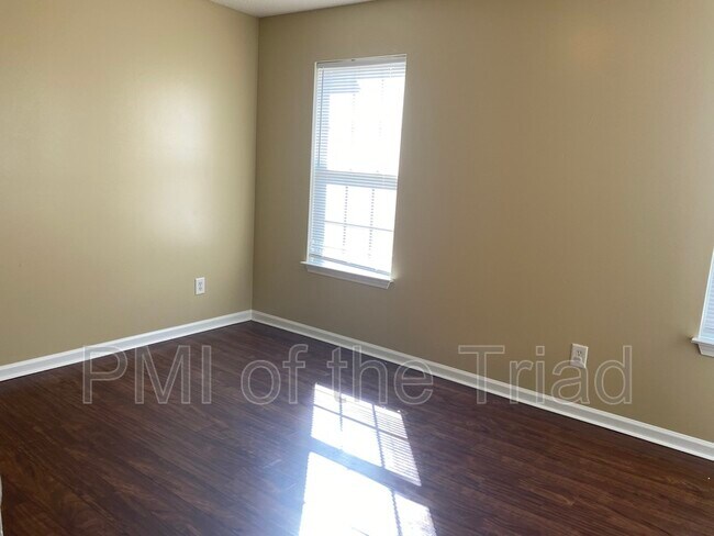 Photo - 150 Drewsbury Dr