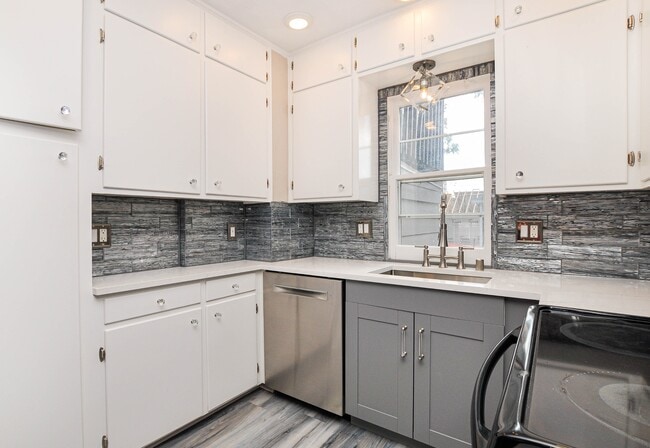 Photo - 408 15th Ave SW