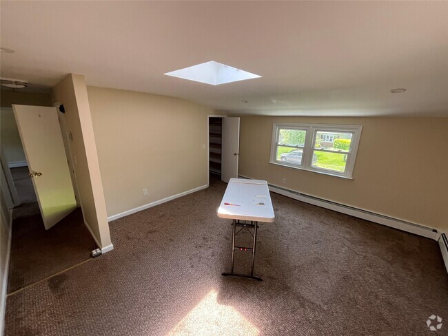 Building Photo - 615 Floral Pl Rental