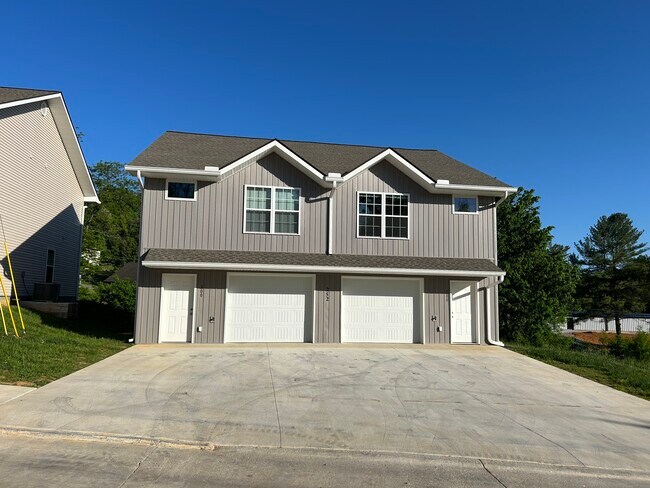 Photo - 252 Keswick Dr