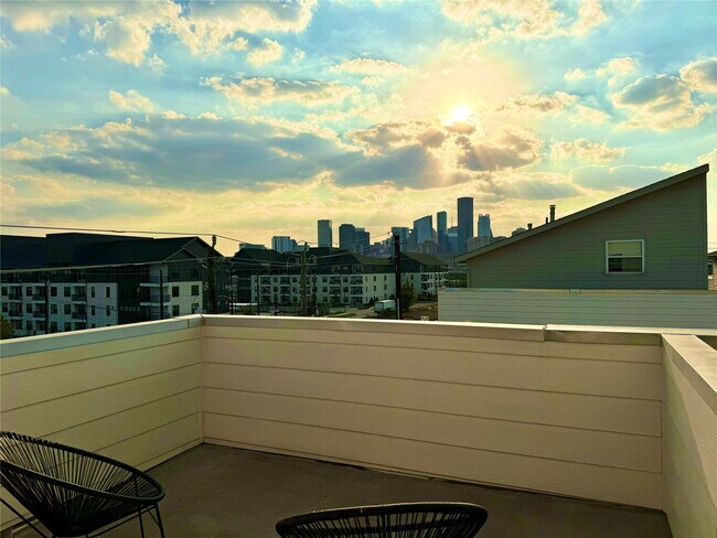 Photo - 2717 Clinton Dr