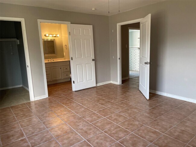 8321 Homewood Ln