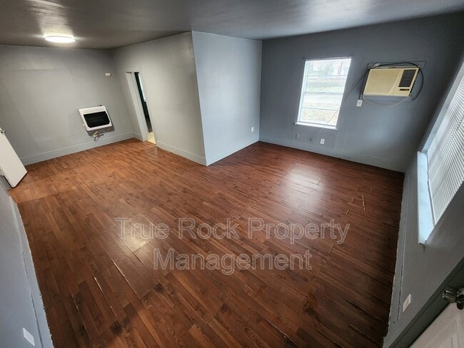 Photo - 400 W 17th St