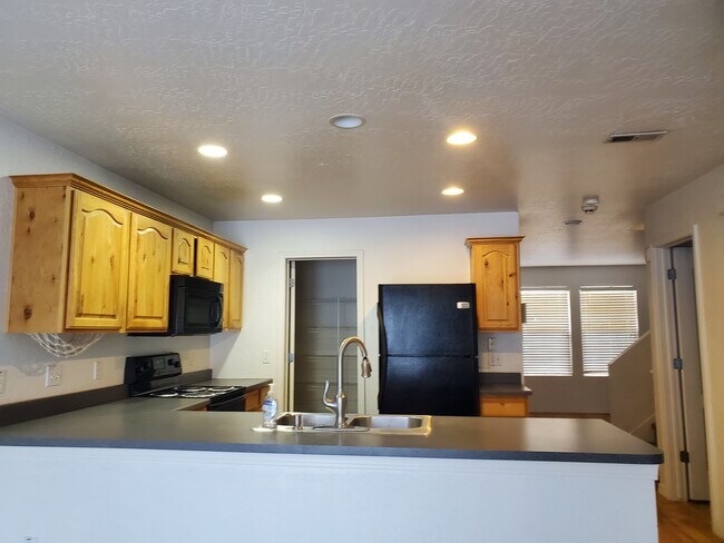 Photo - 1978 S 650 E