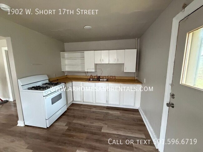 Photo - 1902 W Short 17th St