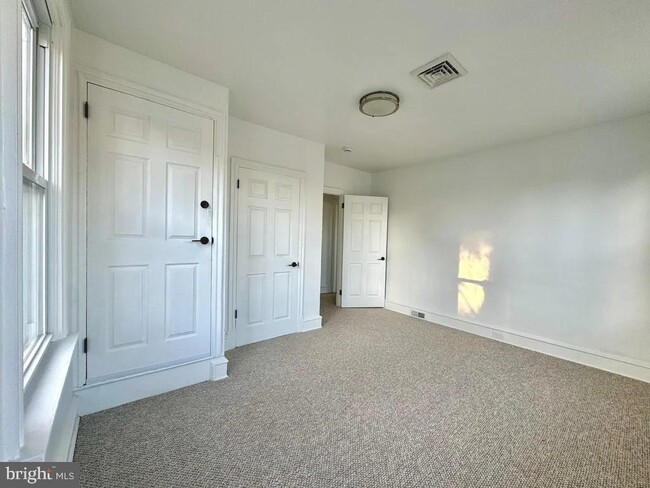 Photo - 1121 Rosedale Ave