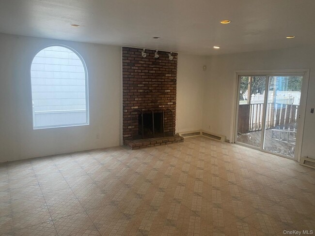 Photo - 723 Hungry Harbor Rd