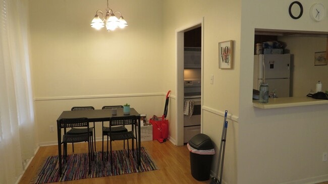 Photo - 2300 Leon St