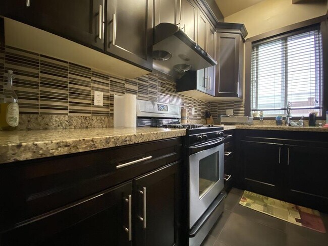 Photo - 11655-1187A 87a Ave