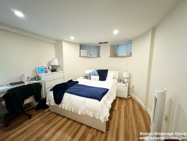 Building Photo - 96 Gainsborough St Unit 103W