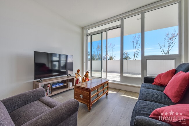 Photo - Luxurious 2 Bed 2 Bath Brand New Condo in White Rock at Monaco Unit 310