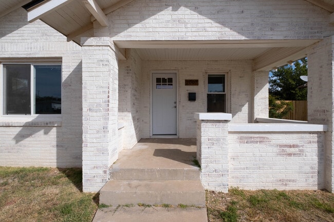 Photo - 2007 7th Ave