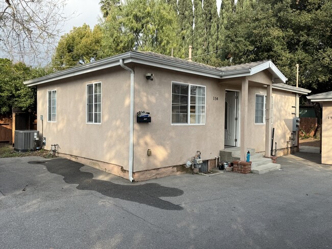 Building Photo - 154 S Grand Oaks Ave