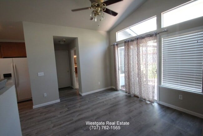 Photo - 1801 Foxboro St