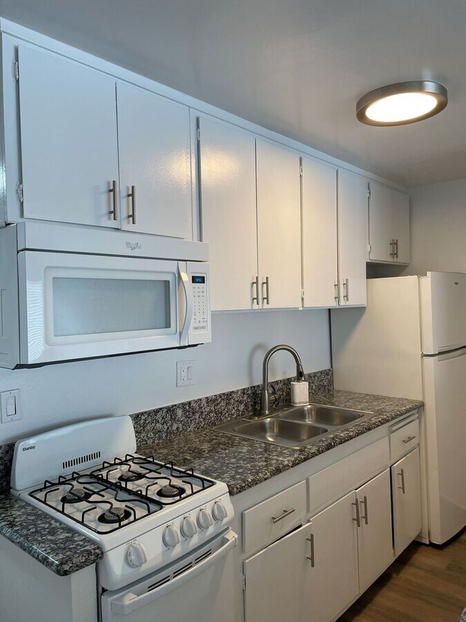 Photo - 1645 N. Winona Blvd